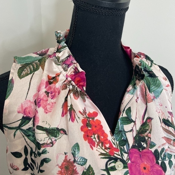 Banana Republic Sleeveless Floral Button Up - Picture 3 of 7